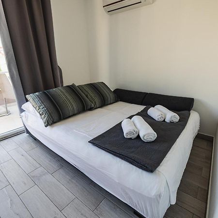 Bruno'S Poolside Apartments - Near Beach Trogir Ngoại thất bức ảnh