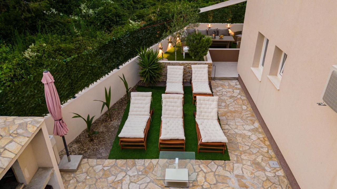 Bruno'S Poolside Apartments - Near Beach Trogir Ngoại thất bức ảnh
