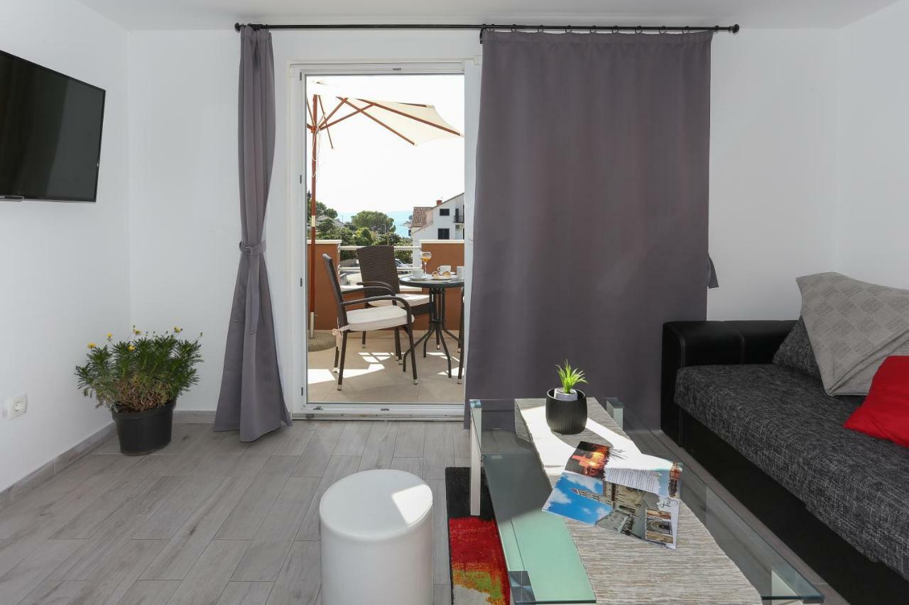 Bruno'S Poolside Apartments - Near Beach Trogir Ngoại thất bức ảnh