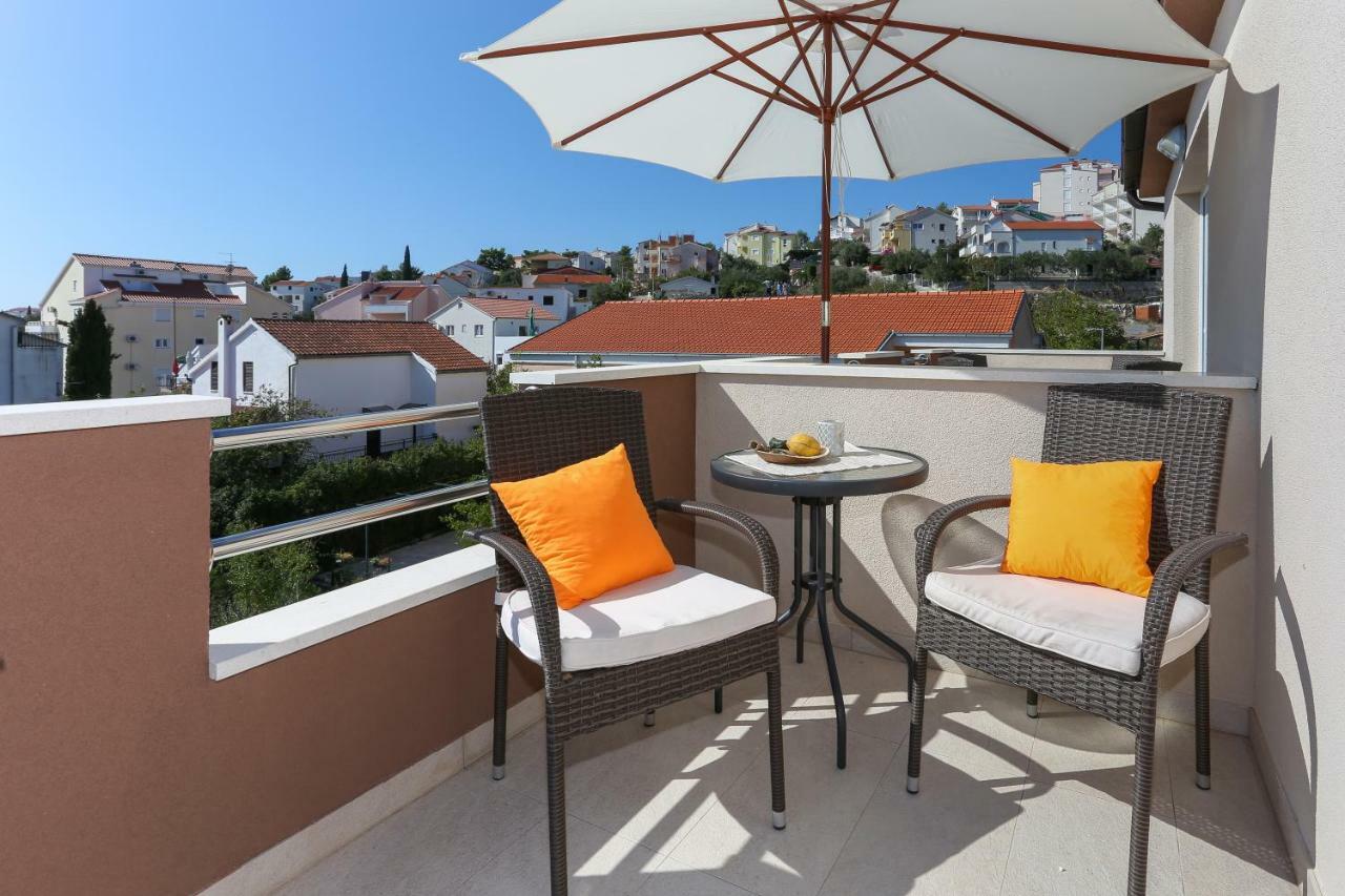 Bruno'S Poolside Apartments - Near Beach Trogir Ngoại thất bức ảnh