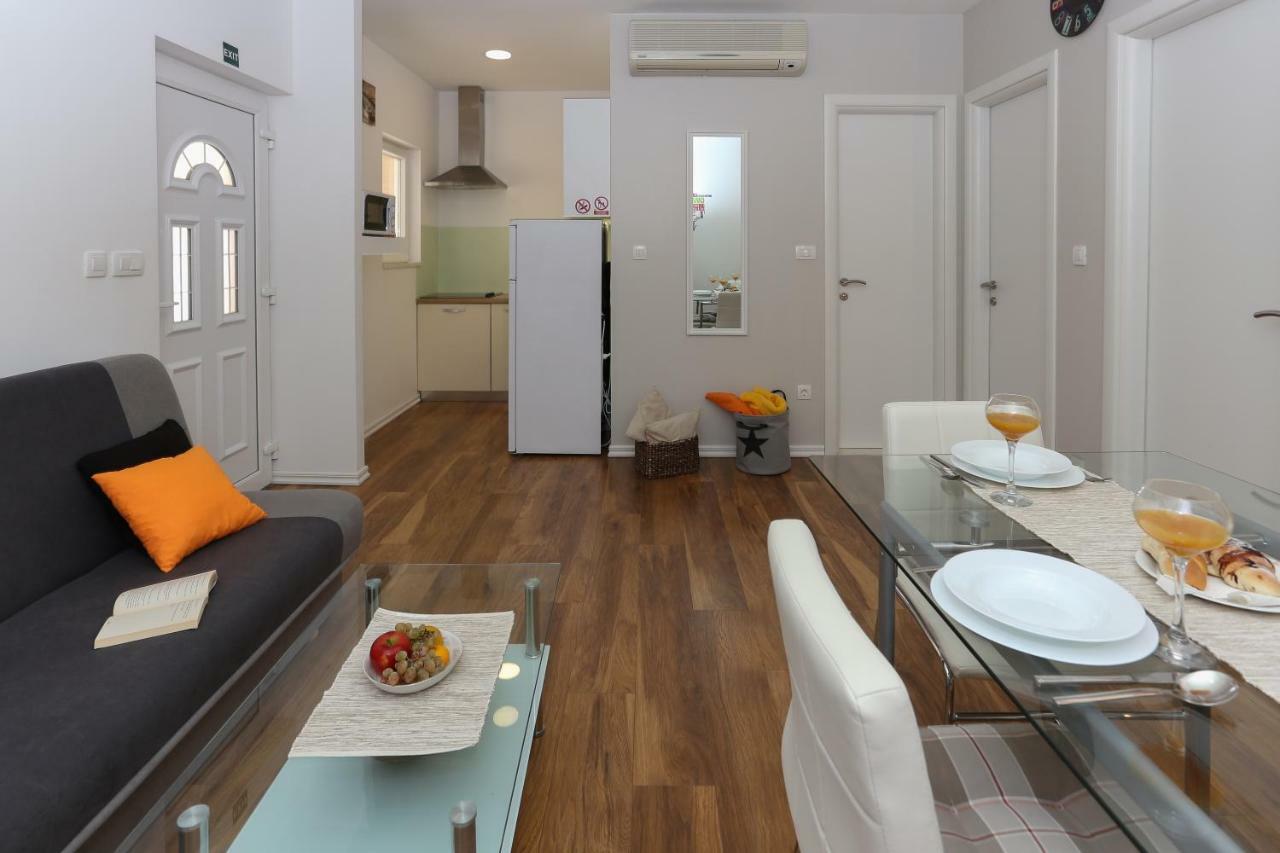 Bruno'S Poolside Apartments - Near Beach Trogir Ngoại thất bức ảnh