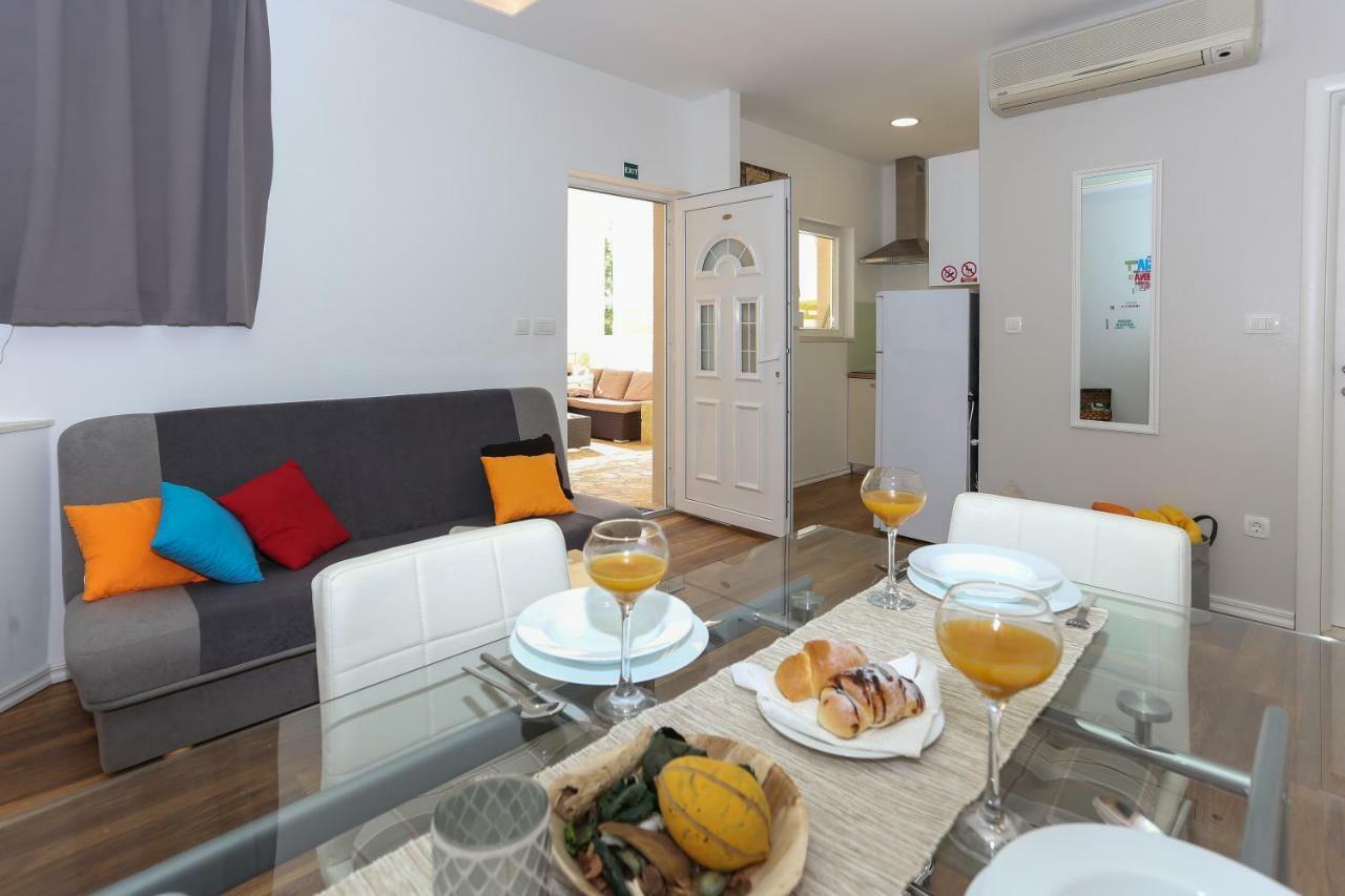 Bruno'S Poolside Apartments - Near Beach Trogir Ngoại thất bức ảnh