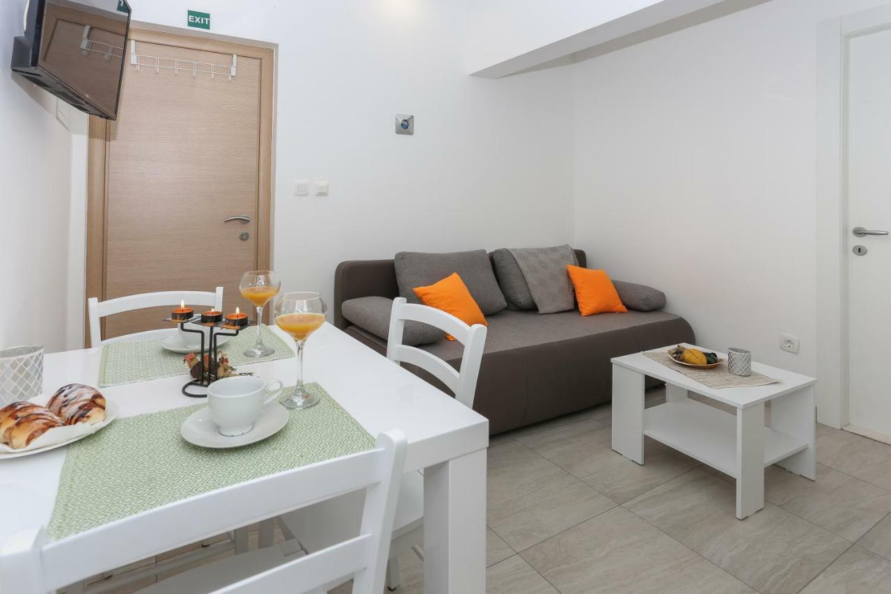 Bruno'S Poolside Apartments - Near Beach Trogir Ngoại thất bức ảnh
